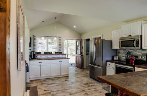 Eastsound House | Ocean View House, Outdoor TV, Firepit, Hot Tub, One Mile to Town!