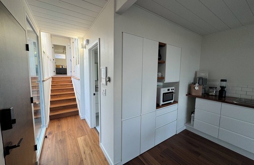 La Jolla Mesa House | Ocean View in PB-La Jolla. Highly Walkable!