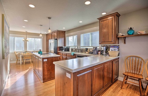 Lincoln City House | Ocean-View Lincoln City Retreat w/3 Viewing Decks