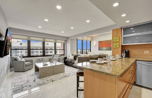 La Gorce Apartment | Ocean View Luxury Penthouse 3BR/3BA Beach Service