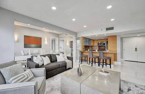 La Gorce Apartment | Ocean View Luxury Penthouse 3BR/3BA Beach Service