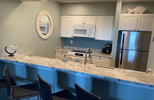 York Beach Condo | Ocean View! Newly renovated; Indoor Pool;1 month Rental July or Aug; Short Sands
