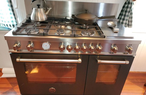 Ocean Grove House | Ocean View, Pathway Situated, Large Wrap Around Porch, Private Parking!