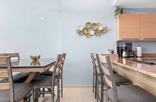 Herreras Condo | Ocean View Penthouse with pool, beachfront complex