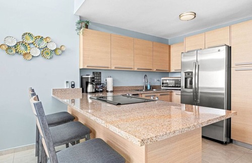 Herreras Condo | Ocean View Penthouse with pool, beachfront complex