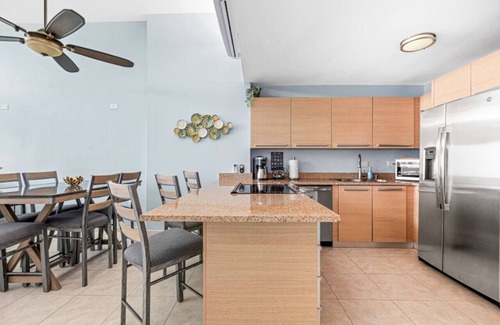 Herreras Condo | Ocean View Penthouse with pool, beachfront complex