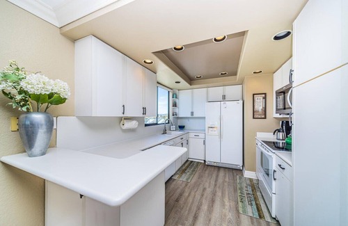 South Mission Beach House | Ocean View * Penthouse * A/C * Pets OK!