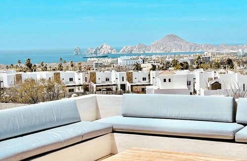 El Tezal House | Ocean-View Rooftop Oasis- Pool, Hot Tub, Fire Pits, 5 minutes to beach & DT Cabo