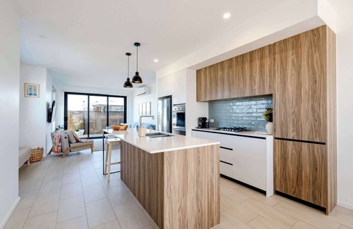 Torquay Apartment | Ocean View Rooftop Terrace and Horizon Views