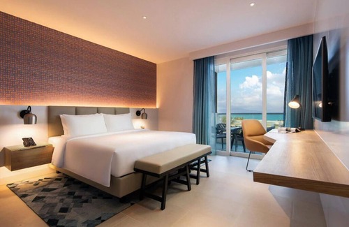 Cam Ranh Hotel | Ocean view suite for 5 ppl at Alma resort