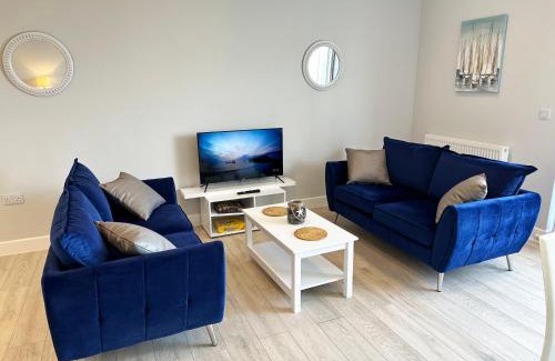 Burmarsh Apartment | Ocean View Suite - Near Hythe - On Beach Seafront - Private Parking