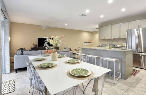 Mcelroys Belleview House | OCEAN VIEW | 6 bedrooms, 2 Game rooms, Parking, AC