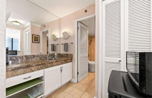 Waikiki Apartment | Ocean View Wyndham 4 Star Resort