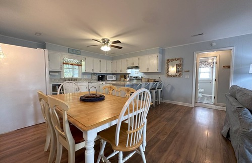 Edisto Island House | Ocean Views; Large Screened Porch & Sun Deck; Across from Beach Access; Cable TV & Wifi