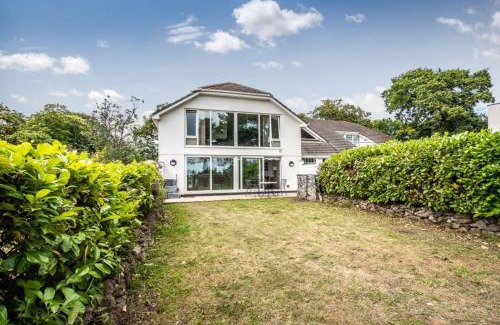 Dawlish Apartment | Ocean views, peace and quiet in this homely flat