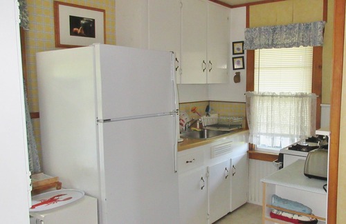 Mid-Coast and Islands Cottage | Ocean Watch - Relax and let the ocean sweep you away at this charming retreat