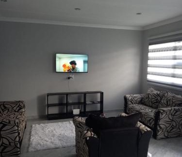 Hibberdene Apartment | Ocean Wave Chalets Unit 2