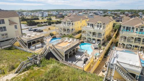 Kill Devil Hills House | OCEANFRONT, 11 BRs, Pool, Theater Rm, Elev, Game Rm, KD2, Grande Luxxe