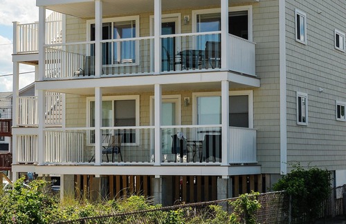 Old Orchard Beach Condo | Oceanfront, 2 Bedroom Condo, 1 Mile From The Pier