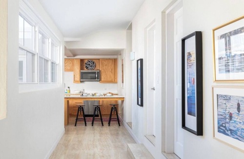 Sandys Apartment | Oceanfront 3Bed w/Private Patio & Garden - 6B