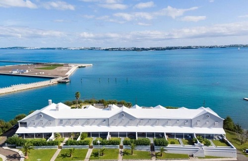 Sandys Apartment | Oceanfront 3Bed w/Private Patio & Garden - 6B