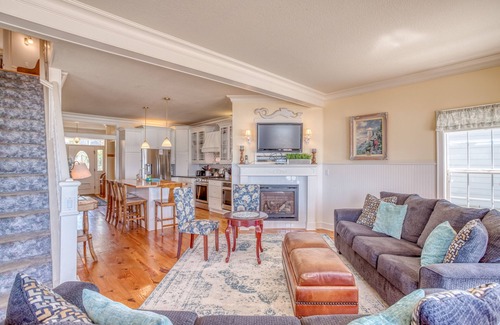 Roads End House | Oceanfront 5 Bed/5 Bath Roads End Victorian Beauty- SandeCastle
