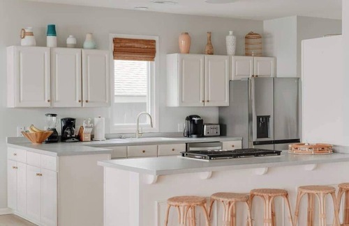 Folly Beach House | Oceanfront 7-bed home with grass backyard & grill