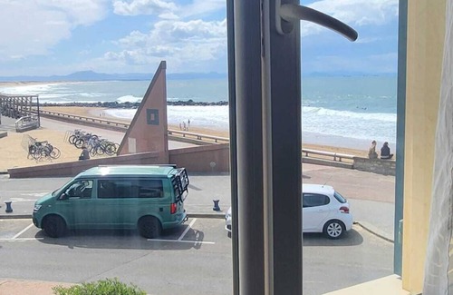 Capbreton Apartment | Oceanfront apartment, opposite family beach.