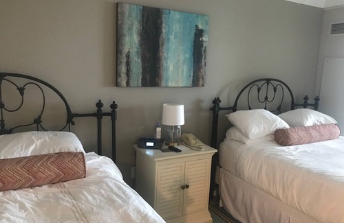 East Fort Lauderdale Resort | Oceanfront at The Pelican Grand~~2 Queen beds, 2 Flatscreens,1 awesome view!