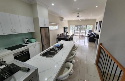 Urangan Apartment | Oceanfront