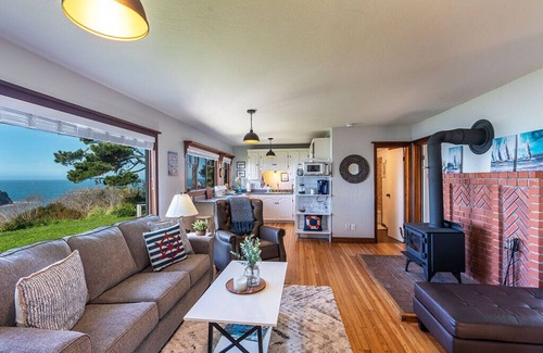 Trinidad House | Oceanfront Beach Bungalow
