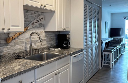 Ocean City Apartment | Oceanfront Beach Walkout Studio – Cozy & Convenient in North Ocean City