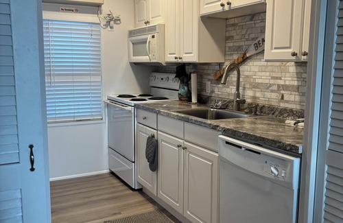 Ocean City Apartment | Oceanfront Beach Walkout Studio – Cozy & Convenient in North Ocean City