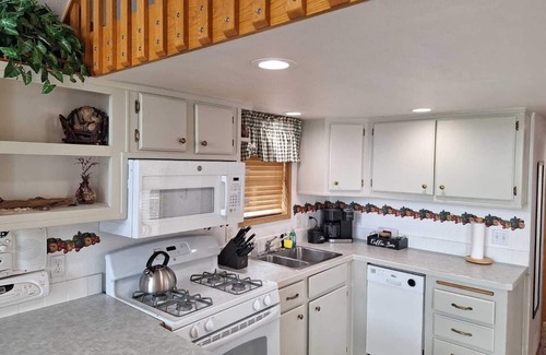 Smith River Cabin | Oceanfront Cabin 3 with Private Jacuzzi & Impressive Views