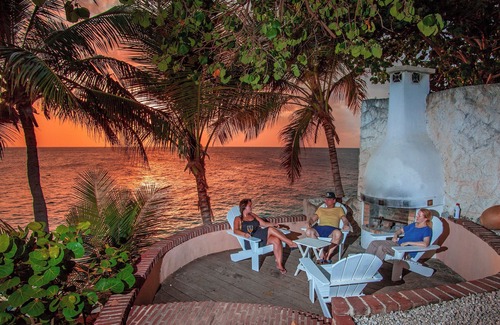 Boka Sami House | Oceanfront Caribbean styled bungalow situated on a clip above the Caribbean Sea.