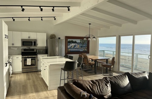 Cayucos House | Oceanfront Cayucos Cottage on the sand