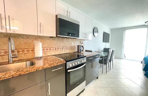 Sunny Isles Beach Apartment | Oceanfront Condo with balcony on Sunny Isles