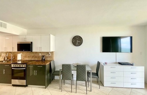 Sunny Isles Beach Apartment | Oceanfront Condo with balcony on Sunny Isles
