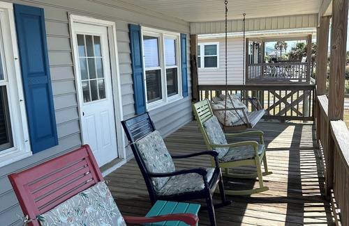 Folly Beach House | OCEANFRONT! Come and enjoy rocking on the front porch! Aug. 25-29 available.