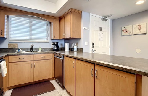 Horton Shores Condo | Oceanfront Condo - Pool, Beach & Steps from Flagler Ave