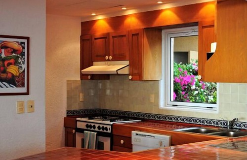 South Shore Hotel Area Condo | Oceanfront Condo On The Beach With Panoramic Views