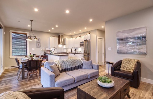 Port Renfrew Condo | Oceanfront Condo Style Cottage
