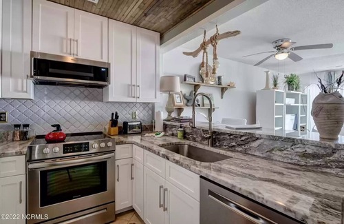 Kure Beach Condo | Oceanfront Condo With Balcony and Pool