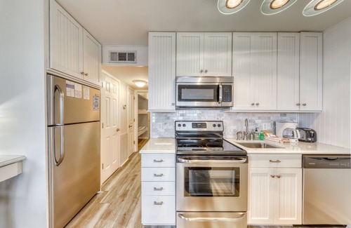 Isle of Palms Villa | Oceanfront corner condo w/spectacular view & shared pool/fishing pier