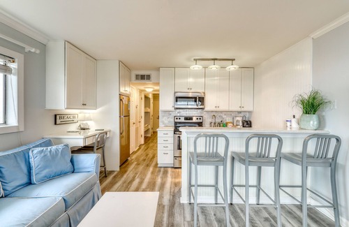 Isle of Palms Villa | Oceanfront corner condo w/spectacular view & shared pool/fishing pier