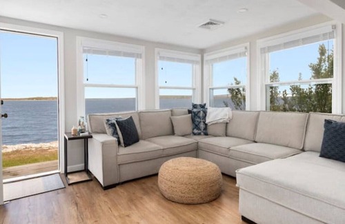 Portsmouth Cottage | Oceanfront Cottage | Private Beach | AC | Kitchen