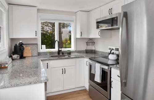 Portsmouth Cottage | Oceanfront Cottage | Private Beach | AC | Kitchen