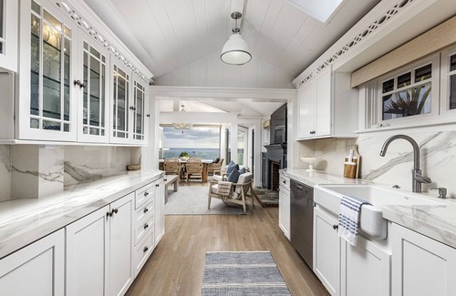 Laguna Beach House | Oceanfront Cottage is on the sand in heart of Laguna Beach Village