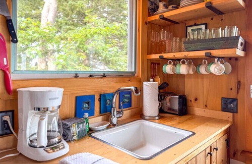 East Boothbay Cottage | Oceanfront Cottage with Panoramic Views | "On the Rocks" Boothbay, Maine