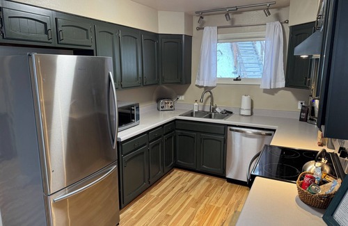 Juneau Condo | Oceanfront Douglas Island Gem - Humbler Halibut 2-bedroom condo Juneau